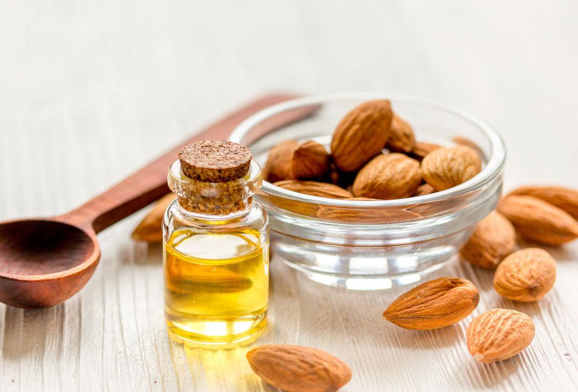¡Almendras y aceite, la mejor combinación! Por qué el aceite de almendras es el rey de los aceites corporales.