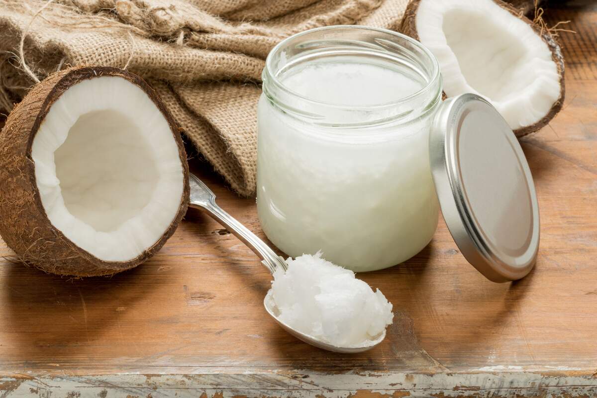 Un Milagro en un Frasco: Aceite de Coco para un Cabello Deslumbrante