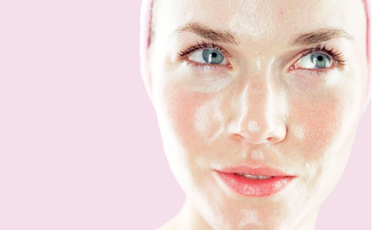 ¡Dile adiós al brillo con el poder de las avellanas! Descubre cómo el aceite de avellana puede ayudar a controlar la piel grasa.