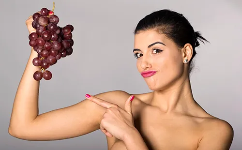 ¡La uva no solo es para vino! Desata tu belleza con el aceite de semilla de uva y dale a tu piel un motivo para hacer un brindis.